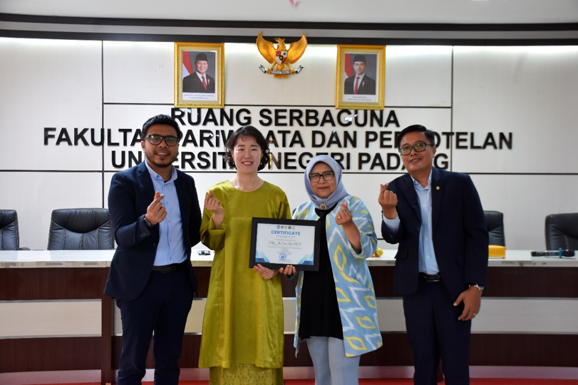 DEPARTEMEN PARIWISATA, FPP, SUKSES SELENGGARAKAN INTERNATIONAL LECTURE SERIES DENGAN PROFESSOR DARI KOREA SELATAN