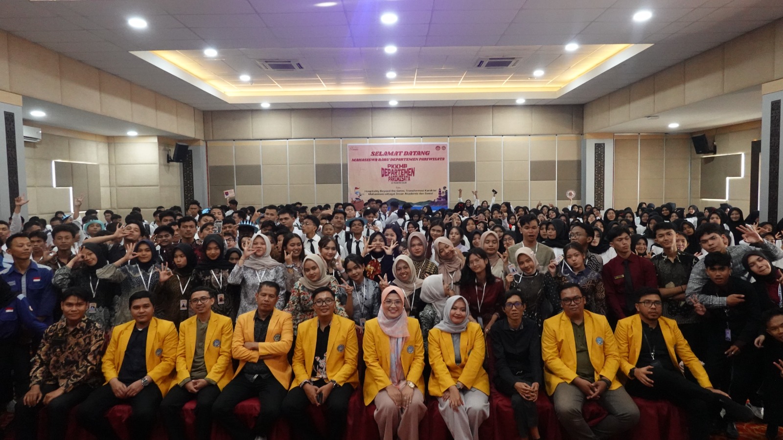 PKKMB Departemen Pariwisata UNP 2025 Sukses Tingkatkan Semangat Mahasiswa Baru