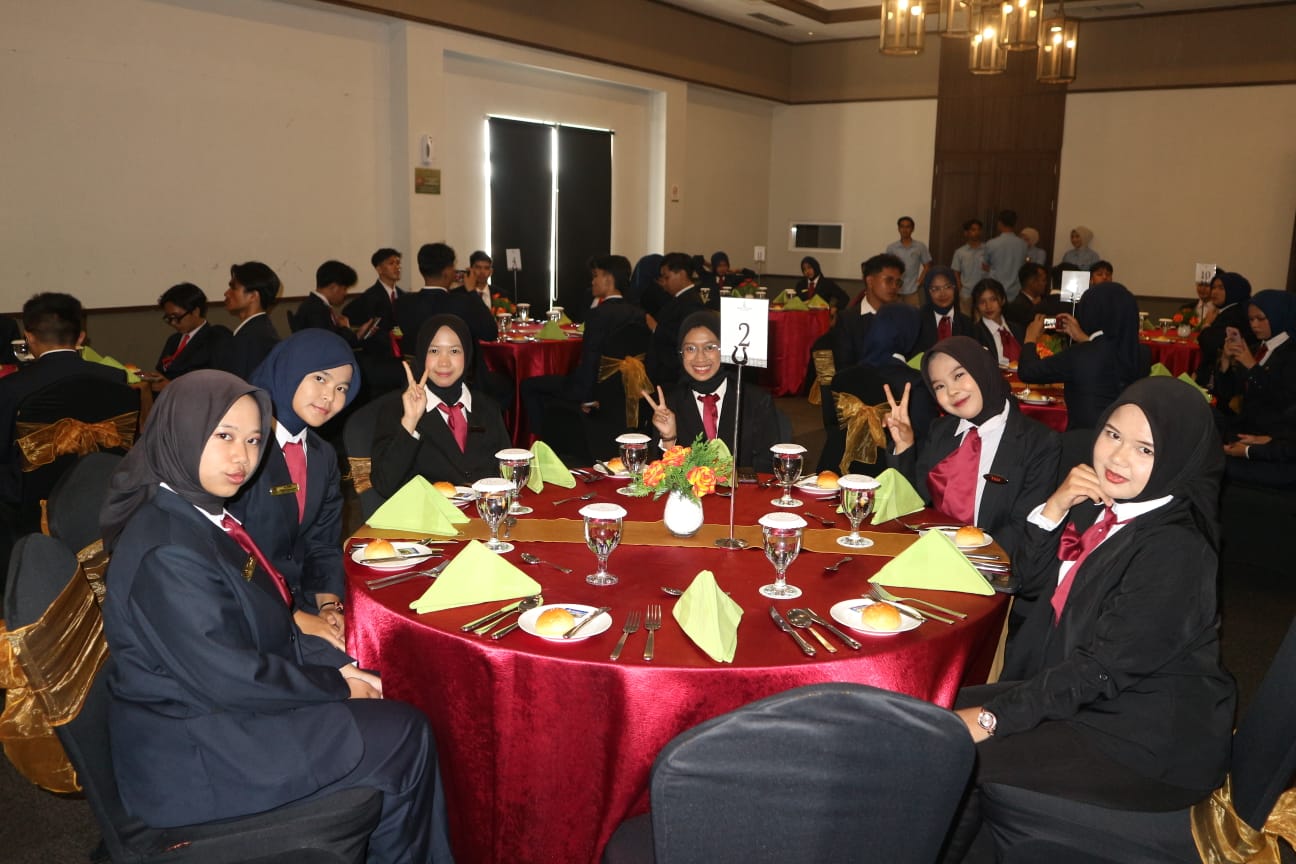 Mahasiswa Manajemen Perhotelan Ikuti Kuliah Lapangan di Hotel Balcone Bukittinggi